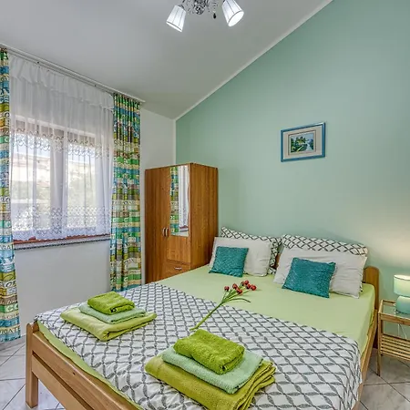 Apartment Silver Cherry - Happy