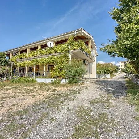 Apartment Silver Cherry