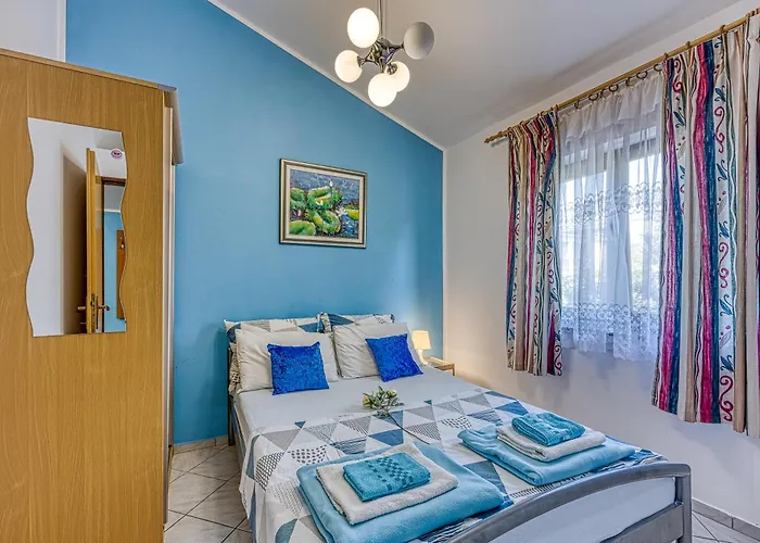 Silver Cherry Apartment *