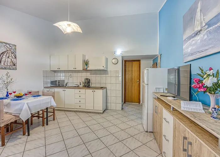 Silver Cherry Apartment *