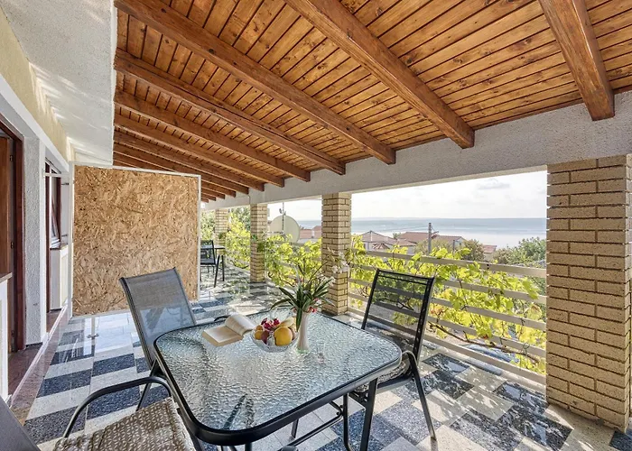 Silver Cherry Apartment *