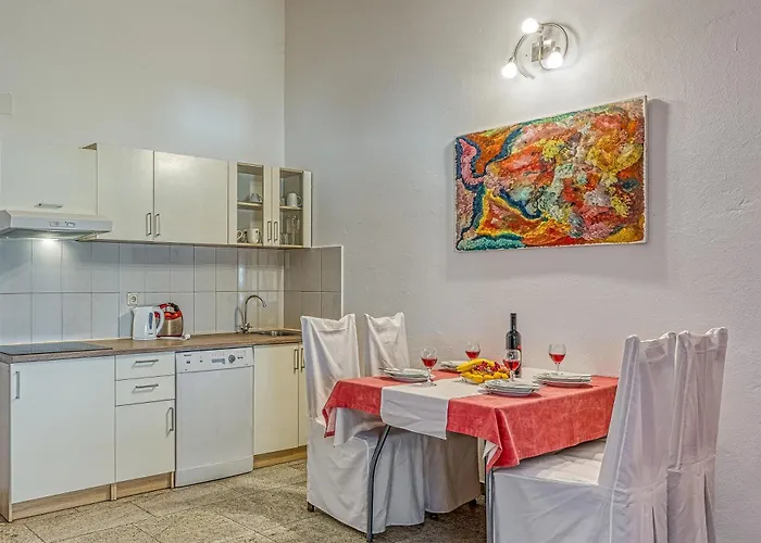 Silver Cherry Apartment *