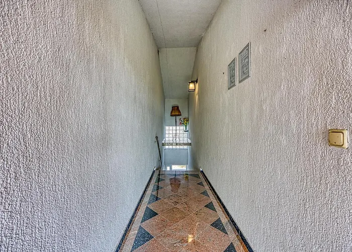 Silver Cherry Apartment *