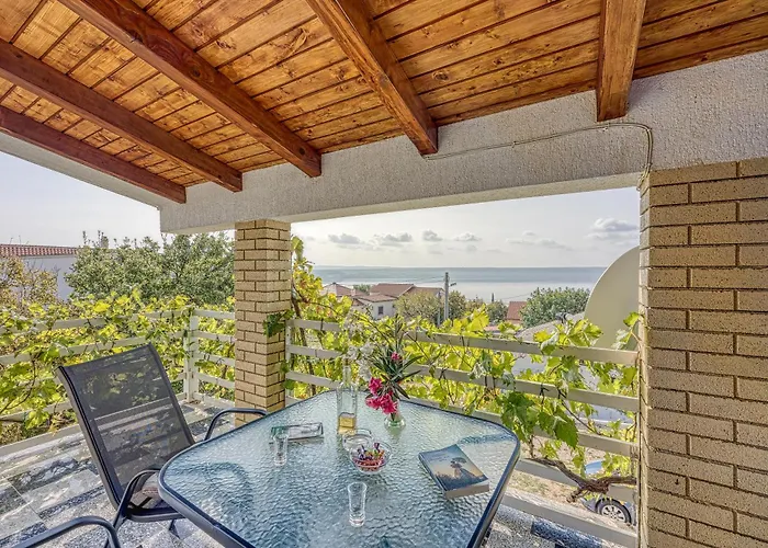 Silver Cherry Apartment