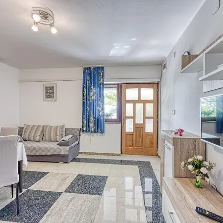 Apartment Silver Cherry