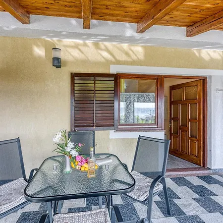 Silver Cherry Apartment