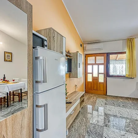 Silver Cherry Apartment