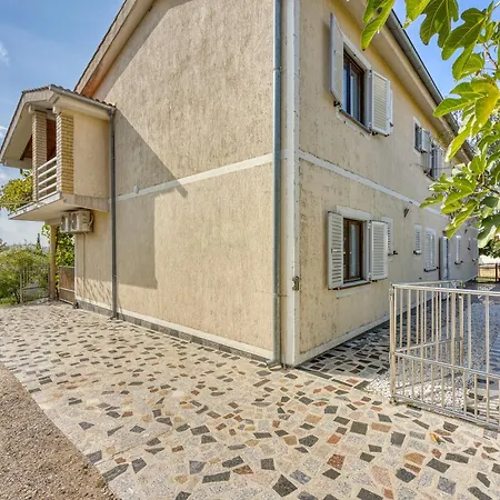 Silver Cherry Apartment